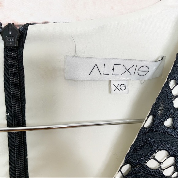 Alexis Black Lace V-Neck Long Sleeve Romper - Picture 5 of 9